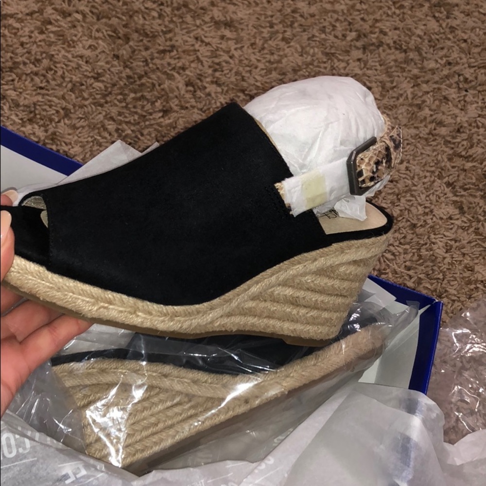 Black wedges with open toe and snake strap